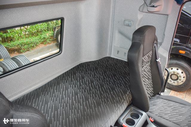 千升大油箱+近一米超宽卧铺？500马力解放新J6P重卡详解 - 第33张