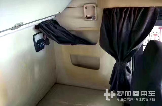 自动挡+独立空调+集成液晶仪表盘，陕汽HD重卡内饰首曝光