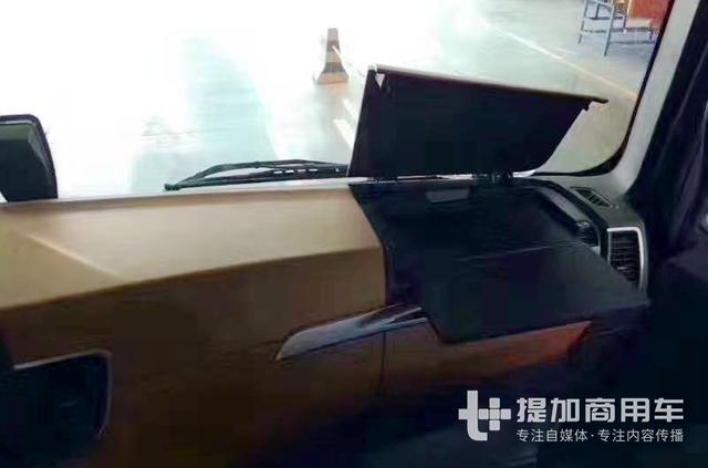 自动挡+独立空调+集成液晶仪表盘，陕汽HD重卡内饰首曝光