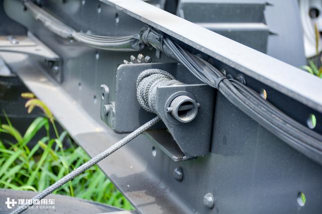 电视转播车为何都用进口卡车底盘？这台奔驰单桥载货车告诉您 - 第24张