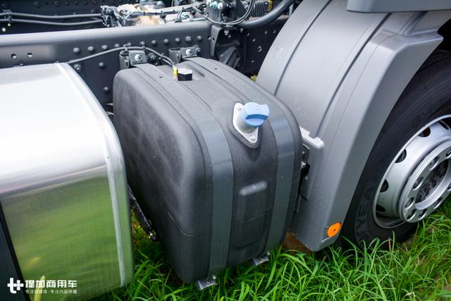 电视转播车为何都用进口卡车底盘？这台奔驰单桥载货车告诉您 - 第33张