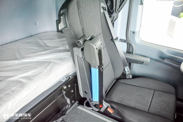 许多功能国产卡车现在都没有？这款奔驰9年前的重卡车型依然领先 - 第33张