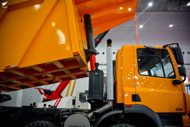 5轴自动挡标载60吨据说这是国内能买到的最牛自卸车