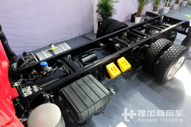 双开四门,驾驶室长度近3米,上汽红岩首亮相的专用车底盘实拍 - 第11张 - 提加商用车网 双开四门,驾驶室长度近3米,上汽红岩首亮相的专用车底盘实拍 - 第11张