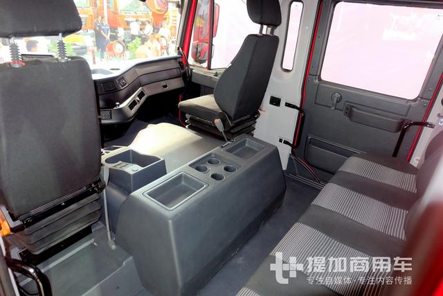 双开四门，驾驶室长度近3米，上汽红岩首亮相的专用车底盘实拍 - 第7张