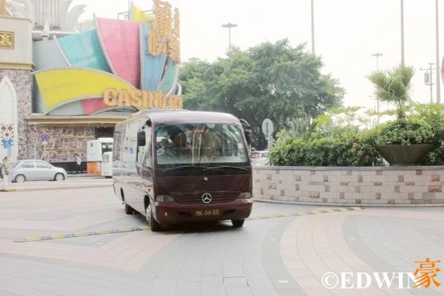 奔驰也有“考斯特”车型?仅有一代的奔驰Medio中巴实拍 - 第3张 - 提加商用车网 奔驰也有“考斯特”车型?仅有一代的奔驰Medio中巴实拍 - 第3张