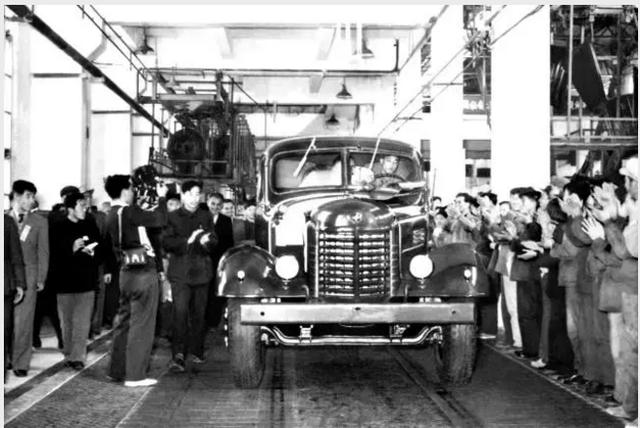 甲子大庆 一汽解放60周年纪念版卡车即将发布 - 第3张 - 提加商用车网 甲子大庆 一汽解放60周年纪念版卡车即将发布 - 第3张