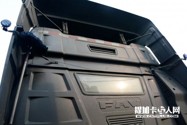 市场上少见 运营4年的375马力解放J6牵引车实拍 - 第4张 - 提加商用车网 市场上少见 运营4年的375马力解放J6牵引车实拍 - 第4张