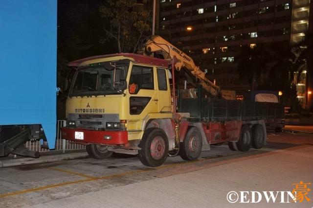 经典的日系卡车这里都有？ 香港街头某货运停车场实拍 - 第1张