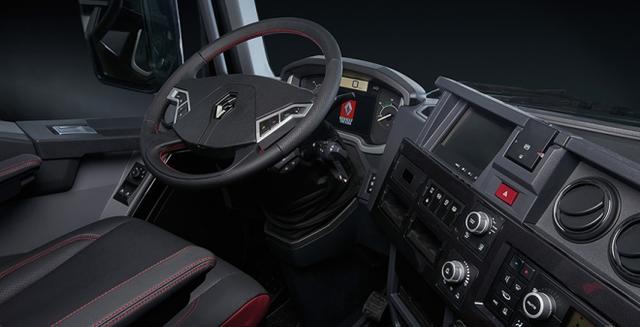 碳纤维外观+真皮内饰 雷诺新款T系高配版重卡详解