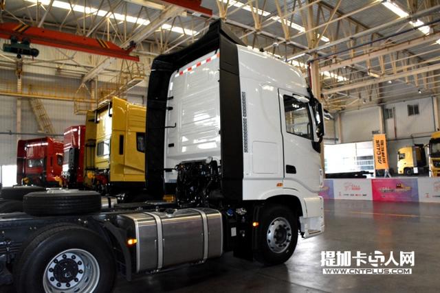 全新标识投入使用 白色天龙旗舰牵引车首次公开亮相 - 第12张 - 提加商用车网 全新标识投入使用 白色天龙旗舰牵引车首次公开亮相 - 第12张