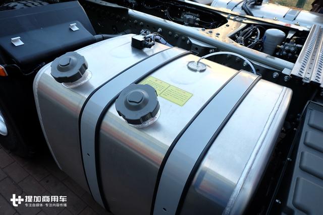 缓速器+空气悬架，重汽为北方用户打造的寒区版T7牵引车配置真高