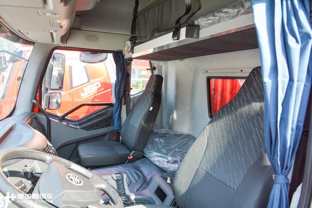 同样的9米6货箱能多拉一吨货?解放J6P前四后八载货车配置很到位 - 第14张 - 提加商用车网 同样的9米6货箱能多拉一吨货?解放J6P前四后八载货车配置很到位 - 第14张