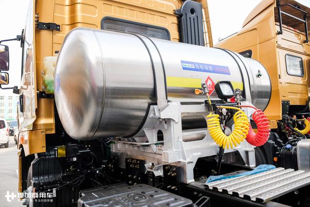 中卡首亮相,重卡全使用汉马自主动力链,华菱2018主推车型抢先看 - 第5张 - 提加商用车网 中卡首亮相,重卡全使用汉马自主动力链,华菱2018主推车型抢先看 - 第5张