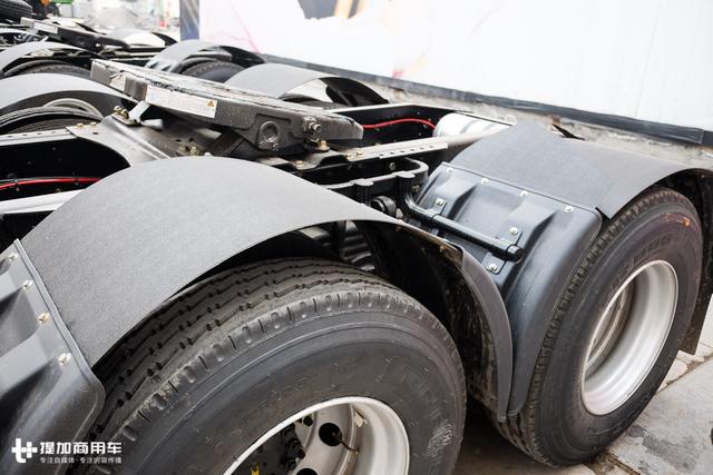 驾驶室加长加宽,内饰更高级,2018升级版华菱汉马H7牵引车详解 - 第28张 - 提加商用车网 驾驶室加长加宽,内饰更高级,2018升级版华菱汉马H7牵引车详解 - 第28张