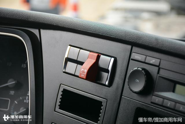 这辆6X4的奔驰Actros牵引车只有一个卧铺,它到底是用来运啥的? - 第22张 - 提加商用车网 这辆6X4的奔驰Actros牵引车只有一个卧铺,它到底是用来运啥的? - 第22张