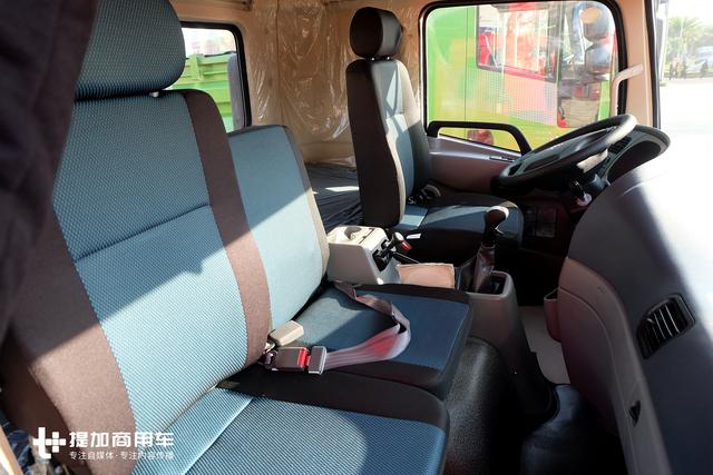 国产卡车首款“豹”系车型诞生,采用上汽发动机+法士特变速箱 - 第6张 - 提加商用车网 国产卡车首款“豹”系车型诞生,采用上汽发动机+法士特变速箱 - 第6张