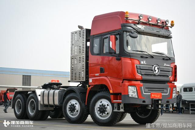 600马力能拉250吨国产最强8x8陕汽德龙x3000大件牵引车详解