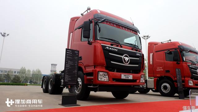 拉120吨时速还能达到80公里？欧曼550马力重载版GTL牵引车实拍