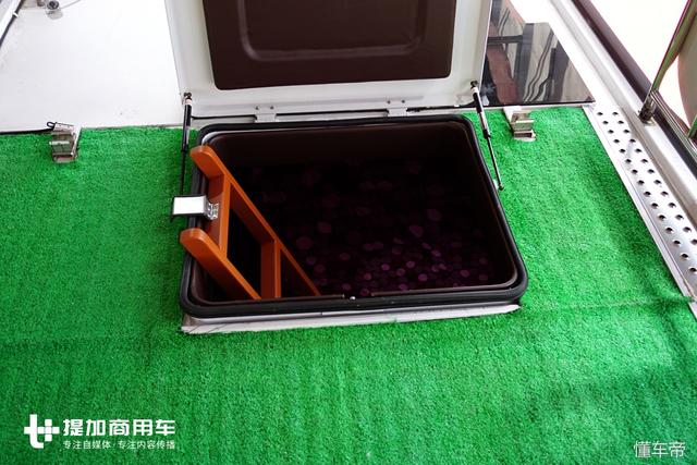 这是售价超300万的国产卡车？带车顶观景台，货箱是豪华会客厅