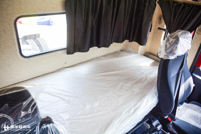 千升油箱+最正宗的康明斯发动机,还有专属涂装,陕汽德龙X3000财富版牵引车图解 - 第26张 - 提加商用车网 千升油箱+最正宗的康明斯发动机,还有专属涂装,陕汽德龙X3000财富版牵引车图解 - 第26张