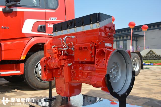 千升油箱+最正宗的康明斯发动机,还有专属涂装,陕汽德龙X3000财富版牵引车图解 - 第32张 - 提加商用车网 千升油箱+最正宗的康明斯发动机,还有专属涂装,陕汽德龙X3000财富版牵引车图解 - 第32张