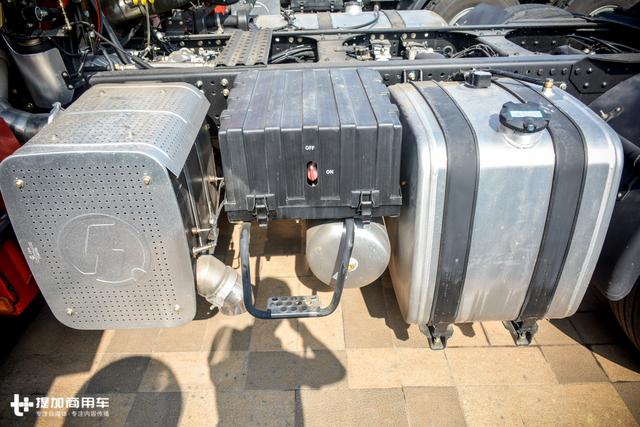 外观改款,配置向X3000看齐,陕汽新M3000牵引车图解 - 第23张 - 提加商用车网 外观改款,配置向X3000看齐,陕汽新M3000牵引车图解 - 第23张