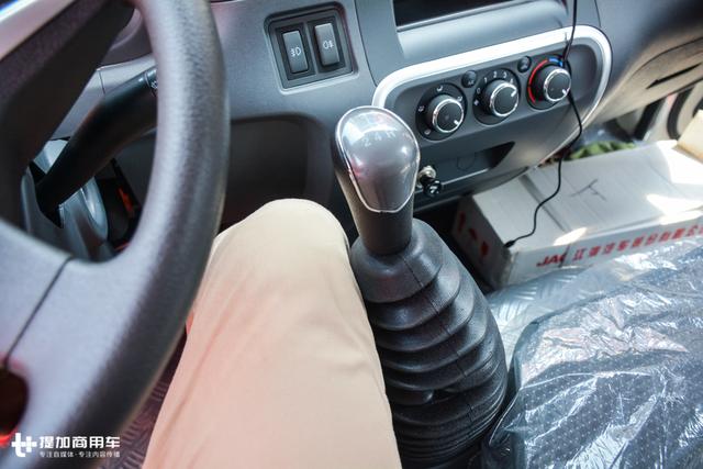 前轴3片板簧,内饰设计数第一?江淮新上市的骏铃V3快递版轻卡详解 - 第21张 - 提加商用车网 前轴3片板簧,内饰设计数第一?江淮新上市的骏铃V3快递版轻卡详解 - 第21张