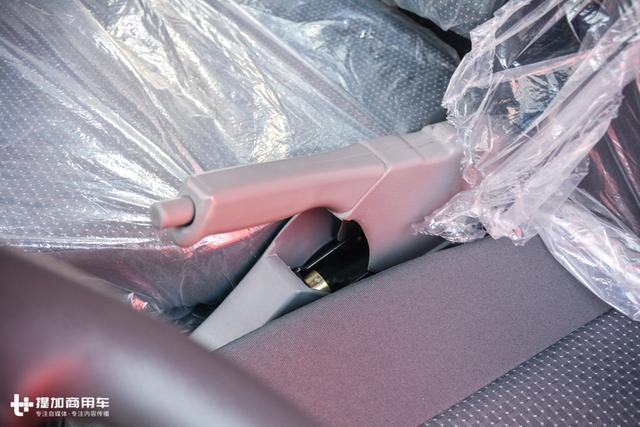 前轴3片板簧,内饰设计数第一?江淮新上市的骏铃V3快递版轻卡详解 - 第20张 - 提加商用车网 前轴3片板簧,内饰设计数第一?江淮新上市的骏铃V3快递版轻卡详解 - 第20张