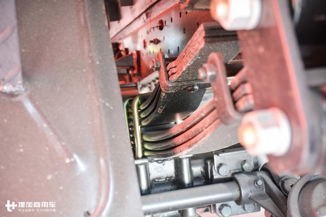 前轴3片板簧,内饰设计数第一?江淮新上市的骏铃V3快递版轻卡详解 - 第23张 - 提加商用车网 前轴3片板簧,内饰设计数第一?江淮新上市的骏铃V3快递版轻卡详解 - 第23张