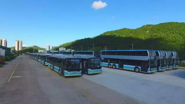 座位比原来的公交多一倍，又一批银隆双层公交在北京投入运营