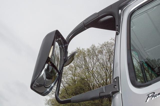 后视镜都有雨刮器，奢华到不敢想象？日本三菱新款重卡详解