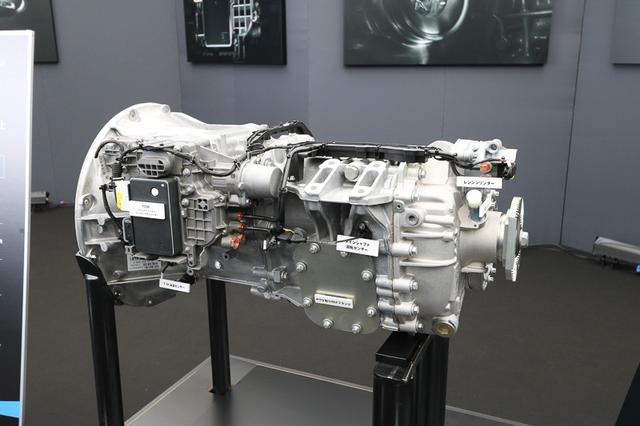 后视镜都有雨刮器，奢华到不敢想象？日本三菱新款重卡详解