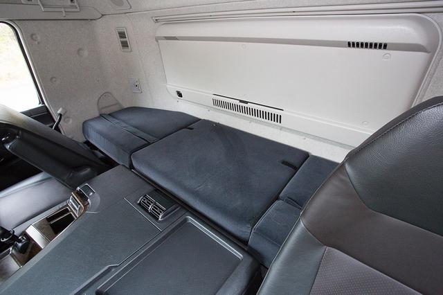 后视镜都有雨刮器，奢华到不敢想象？日本三菱新款重卡详解