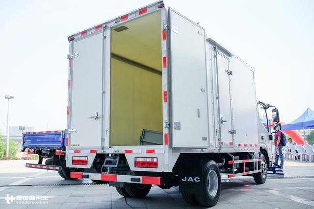 配置向重卡看齐,还能上蓝牌?江淮帅铃全能轻卡深度解析 - 第2张 - 提加商用车网 配置向重卡看齐,还能上蓝牌?江淮帅铃全能轻卡深度解析 - 第2张