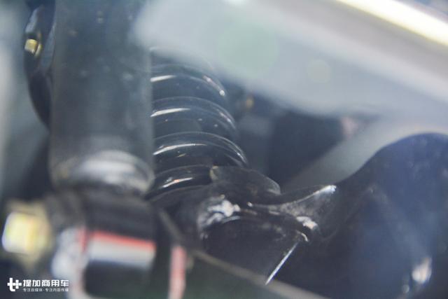 庆铃引进了最帅的五十铃新款重卡,可惜内饰配置太低不够厚道 - 第7张 - 提加商用车网 庆铃引进了最帅的五十铃新款重卡,可惜内饰配置太低不够厚道 - 第7张