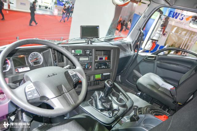 庆铃引进了最帅的五十铃新款重卡,可惜内饰配置太低不够厚道 - 第9张 - 提加商用车网 庆铃引进了最帅的五十铃新款重卡,可惜内饰配置太低不够厚道 - 第9张