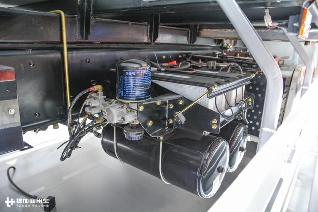 庆铃引进了最帅的五十铃新款重卡,可惜内饰配置太低不够厚道 - 第31张 - 提加商用车网 庆铃引进了最帅的五十铃新款重卡,可惜内饰配置太低不够厚道 - 第31张