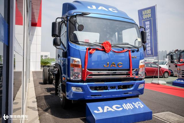 190马力配法士特8挡变速器,江淮威司达大轻卡同级别几乎无敌 - 第2张 - 提加商用车网 190马力配法士特8挡变速器,江淮威司达大轻卡同级别几乎无敌 - 第2张