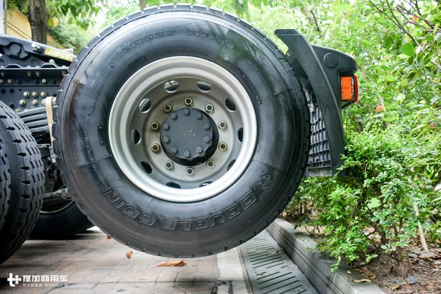 6X2的油耗，6X4的载货量？解放新J6快运版重卡详解 - 第15张