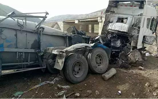 幸运还是真安全?“地狱之路”上联合卡车上演高空救主 - 第3张 - 提加商用车网 幸运还是真安全?“地狱之路”上联合卡车上演高空救主 - 第3张