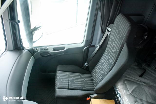 许多功能国产卡车现在都没有？这款奔驰9年前的重卡车型依然领先 - 第30张