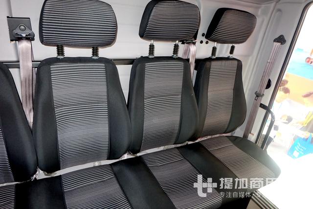 双开四门,驾驶室长度近3米,上汽红岩首亮相的专用车底盘实拍 - 第9张 - 提加商用车网 双开四门,驾驶室长度近3米,上汽红岩首亮相的专用车底盘实拍 - 第9张