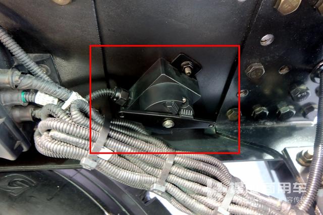 双开四门,驾驶室长度近3米,上汽红岩首亮相的专用车底盘实拍 - 第19张 - 提加商用车网 双开四门,驾驶室长度近3米,上汽红岩首亮相的专用车底盘实拍 - 第19张