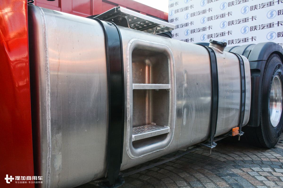 陕汽X6000配置太高了,副驾驶有按摩座椅,下半年逐步推向市场 - 第12张 - 提加商用车网 陕汽X6000配置太高了,副驾驶有按摩座椅,下半年逐步推向市场 - 第12张