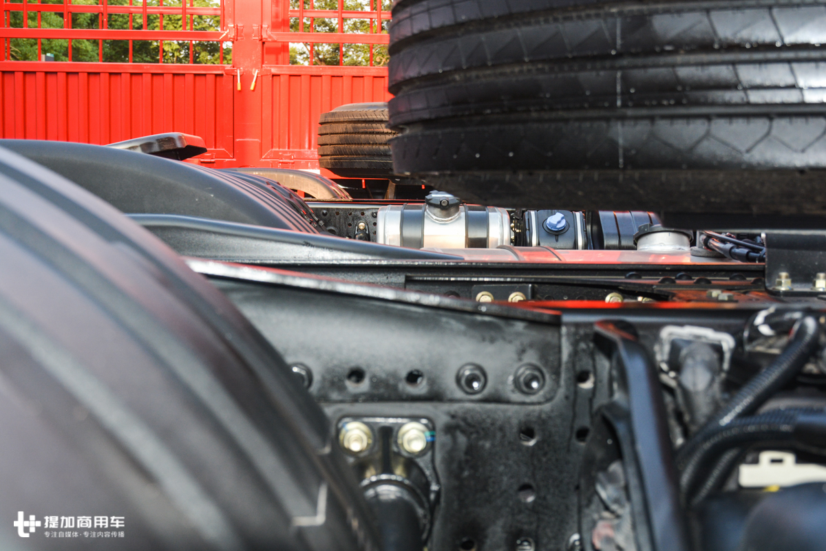 陕汽X6000配置太高了,副驾驶有按摩座椅,下半年逐步推向市场 - 第7张 - 提加商用车网 陕汽X6000配置太高了,副驾驶有按摩座椅,下半年逐步推向市场 - 第7张