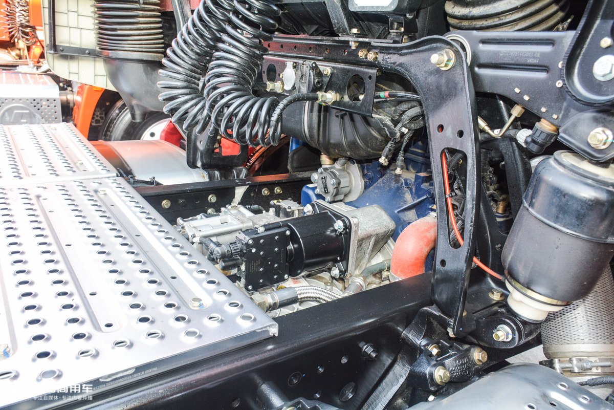 陕汽X6000配置太高了,副驾驶有按摩座椅,下半年逐步推向市场 - 第9张 - 提加商用车网 陕汽X6000配置太高了,副驾驶有按摩座椅,下半年逐步推向市场 - 第9张