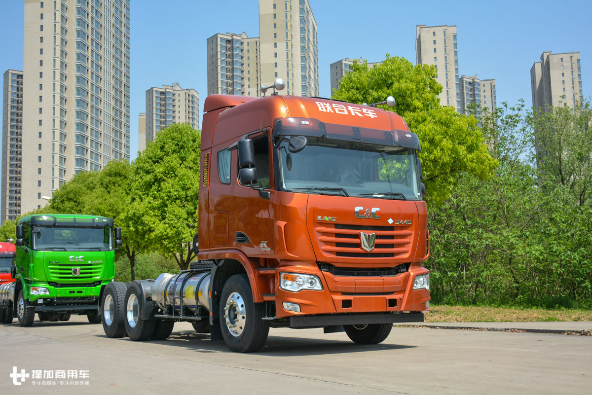 后面不再背“炸弹”,联合卡车侧置天然气瓶牵引车介绍 - 第3张 - 提加商用车网 后面不再背“炸弹”,联合卡车侧置天然气瓶牵引车介绍 - 第3张