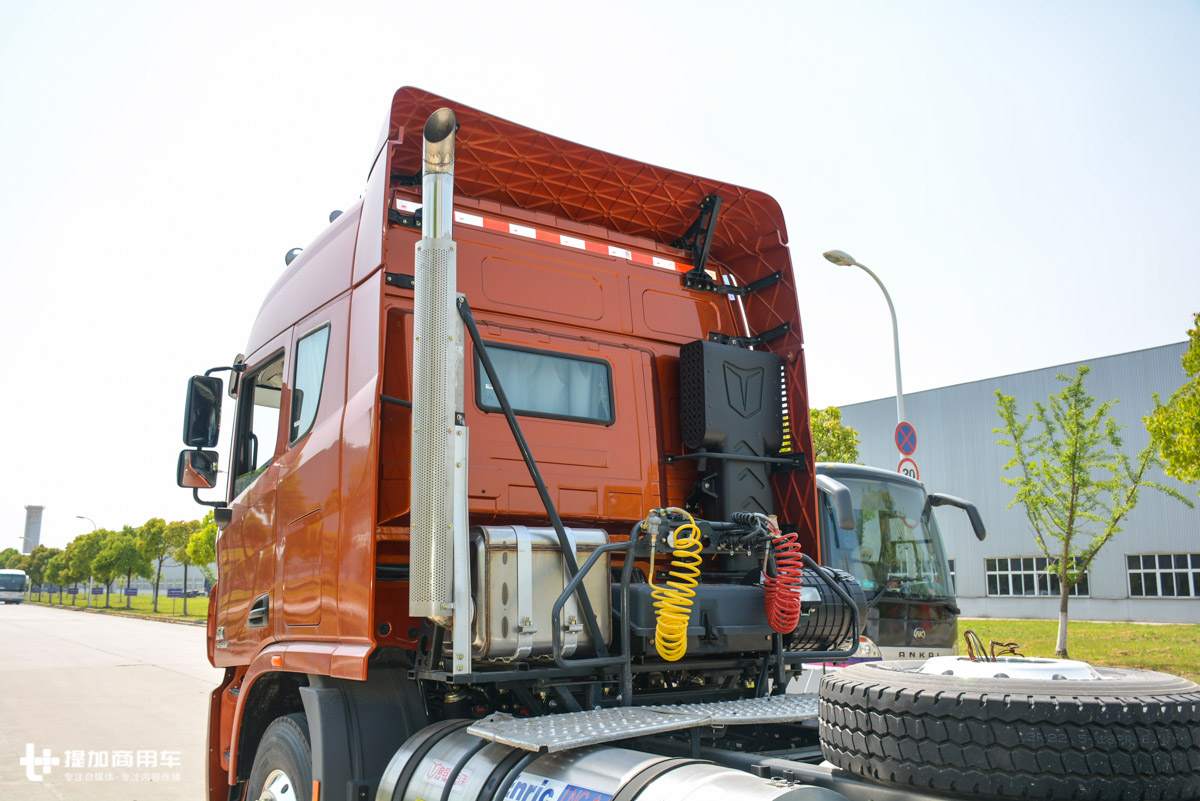 后面不再背“炸弹”,联合卡车侧置天然气瓶牵引车介绍 - 第10张 - 提加商用车网 后面不再背“炸弹”,联合卡车侧置天然气瓶牵引车介绍 - 第10张