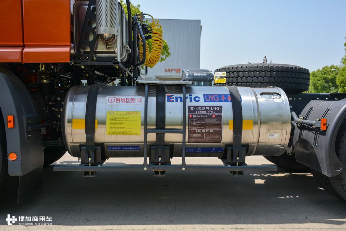 后面不再背“炸弹”,联合卡车侧置天然气瓶牵引车介绍 - 第5张 - 提加商用车网 后面不再背“炸弹”,联合卡车侧置天然气瓶牵引车介绍 - 第5张